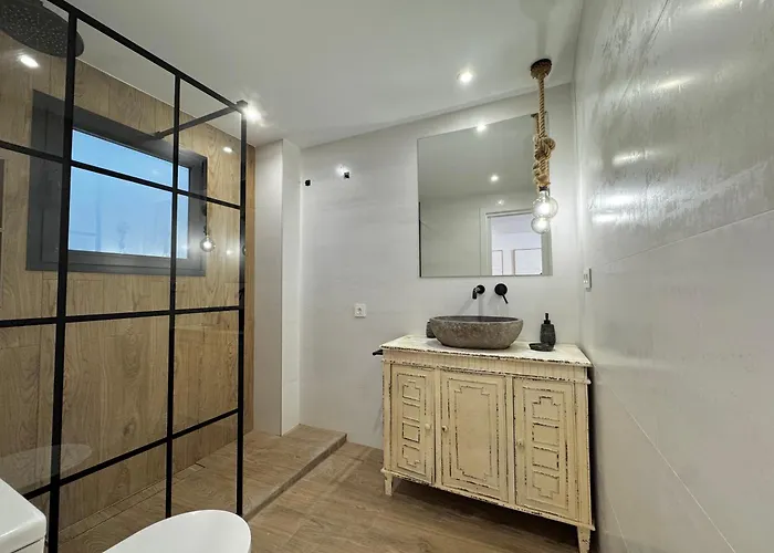 Oasis Ii Center With Mountain Views - Eaw Homes شقة *