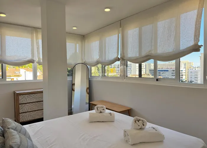 Oasis Ii Center With Mountain Views - Eaw Homes